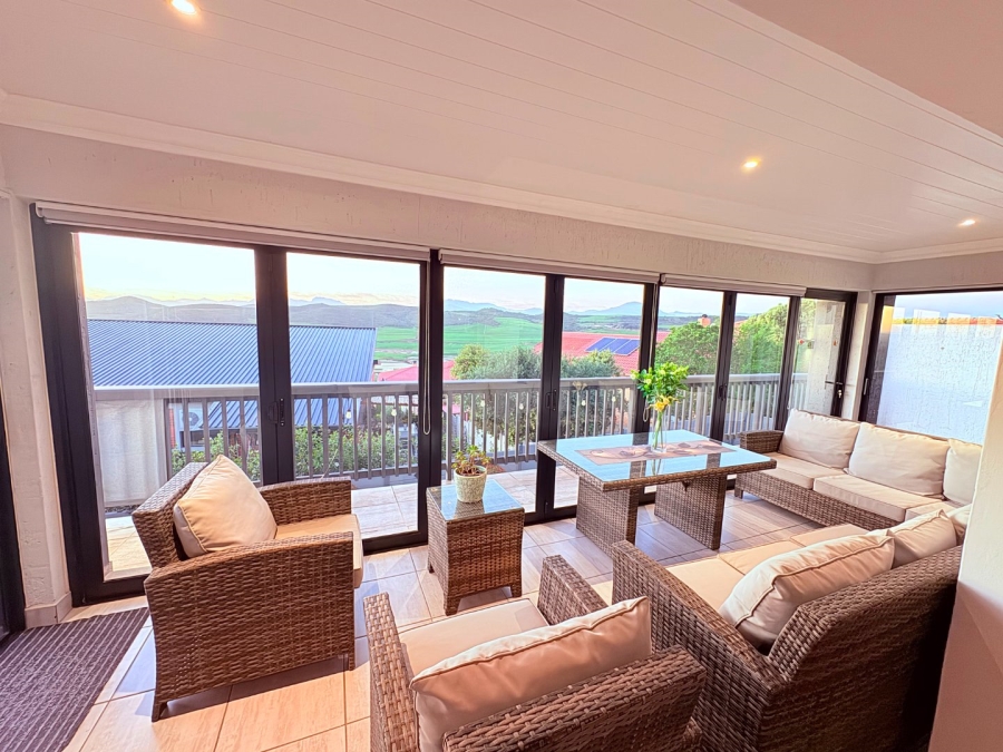 5 Bedroom Property for Sale in Reebok Western Cape